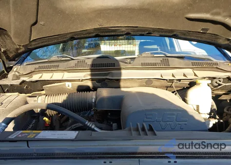 2021 Ram 1500 Classic Express 4X4 6'4 Box из США, поврежденный, VIN 1C6RR7FG6MS574341